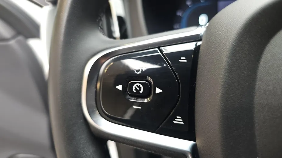 VOLVO XC60 XC60 B4 B R-Design aut