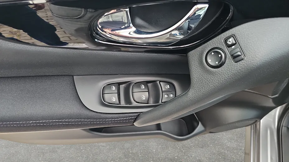 NISSAN Qashqai Qashqai 1.3 DIG-T N-Connecta DCT