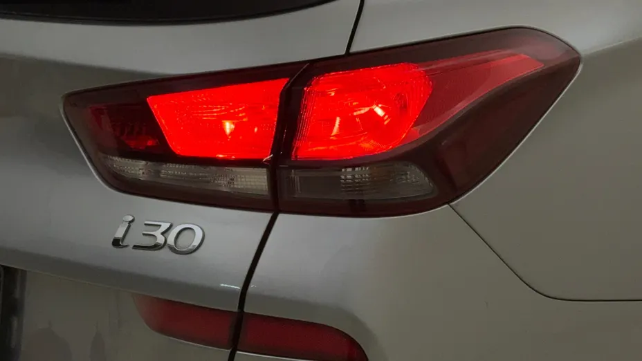 HYUNDAI i30 i30 1.0 T-GDI Modern