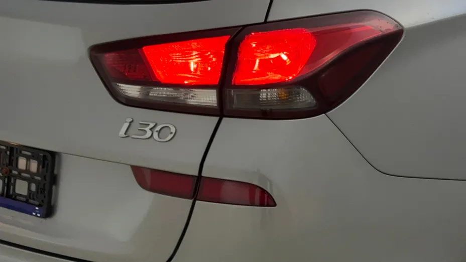 HYUNDAI i30 i30 1.0 T-GDI Modern