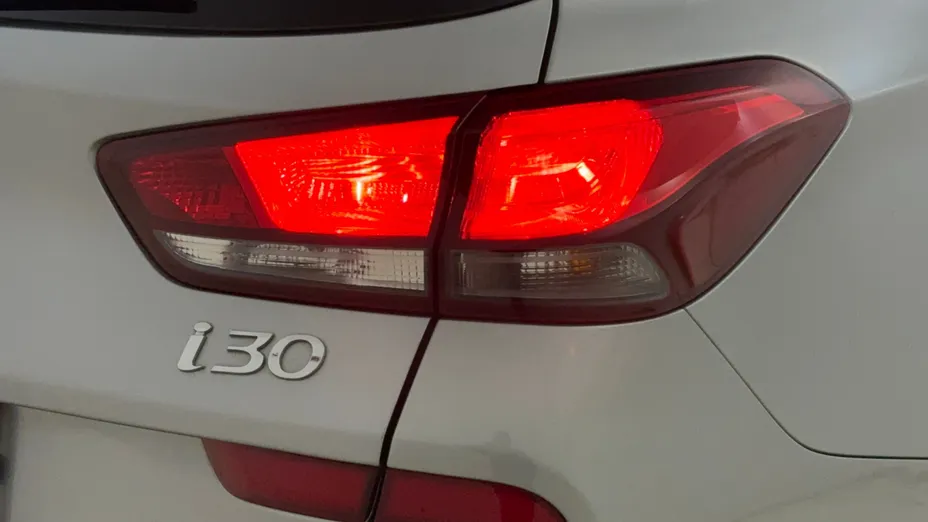 HYUNDAI i30 i30 1.0 T-GDI Modern