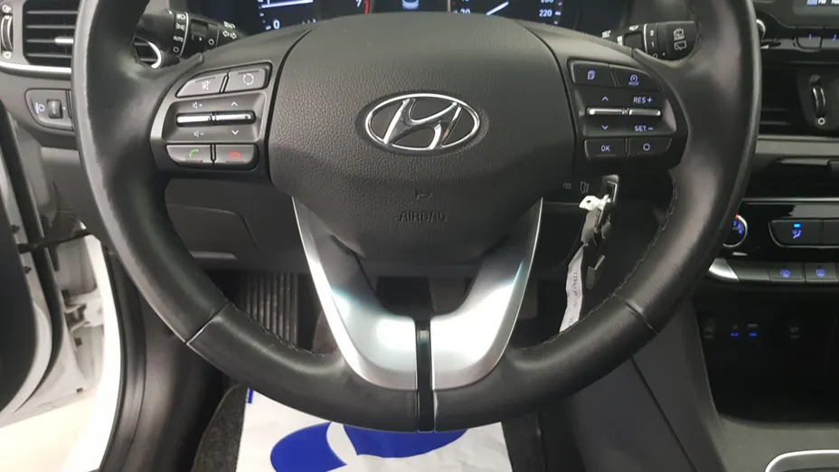 HYUNDAI i30 i30 1.4 Classic +