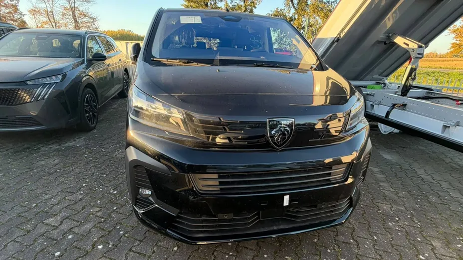 PEUGEOT Traveller Traveller 2.2 BlueHDi Long Business VIP EAT8
