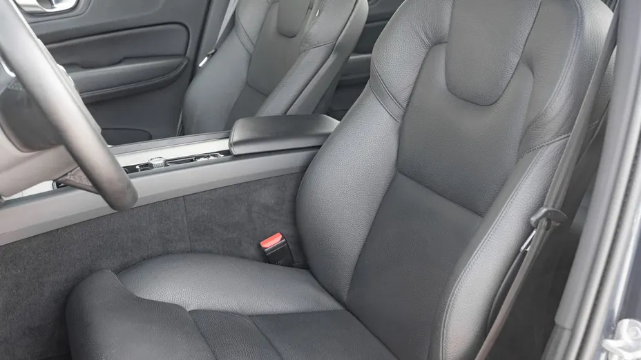 VOLVO XC60 XC60 B4 D AWD Plus Bright aut