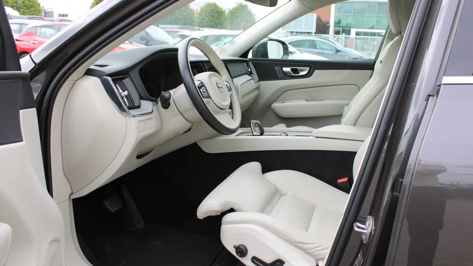 VOLVO XC60 XC60 B4 D AWD Plus Bright aut