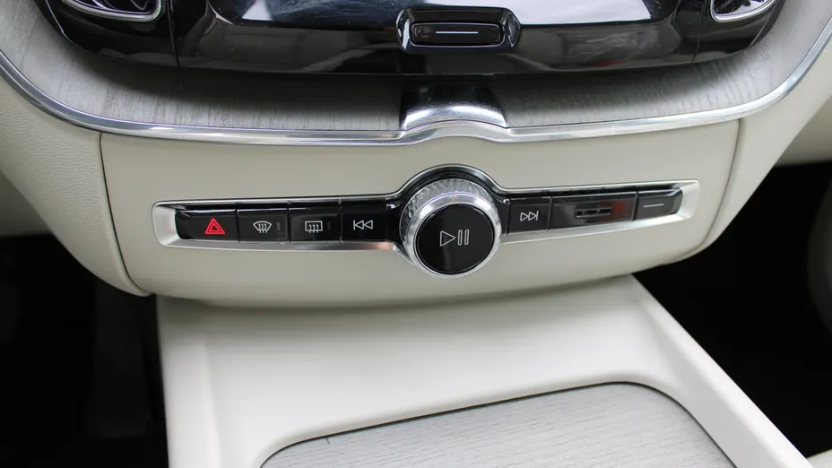 VOLVO XC60 XC60 B4 D AWD Plus Bright aut