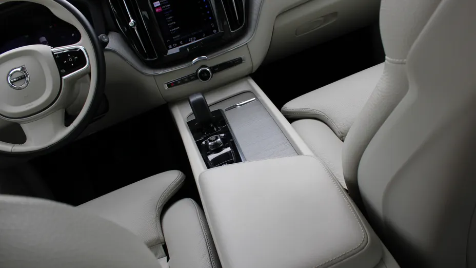 VOLVO XC60 XC60 B4 D AWD Plus Bright aut