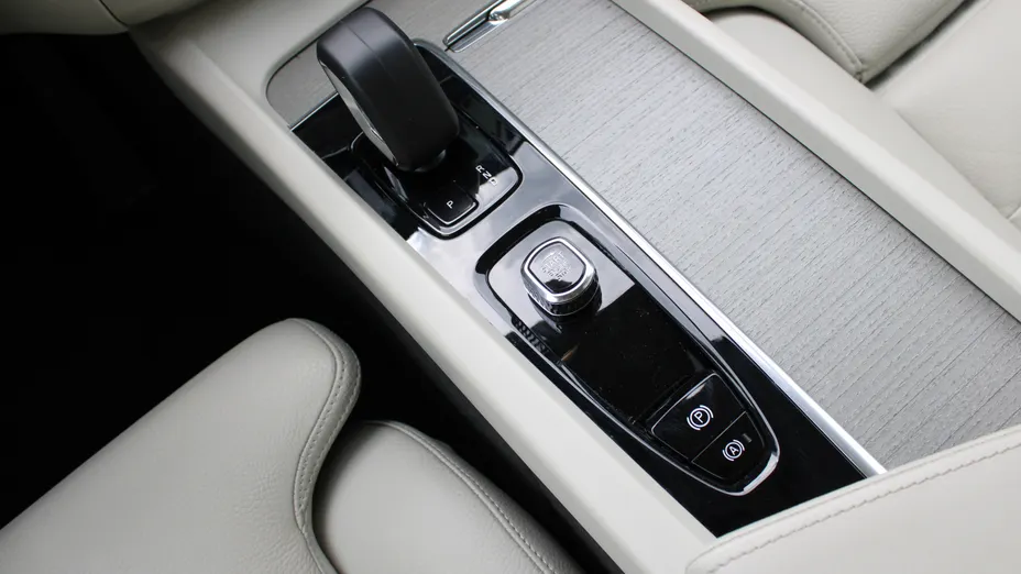 VOLVO XC60 XC60 B4 D AWD Plus Bright aut