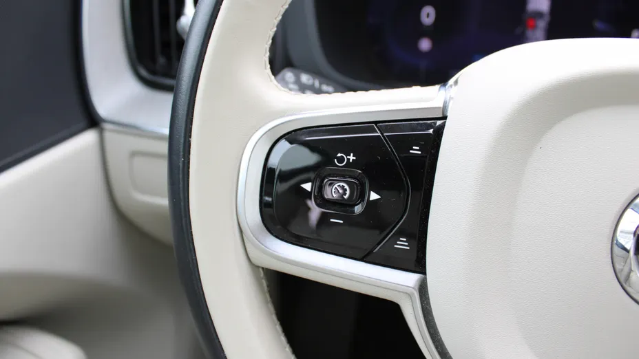 VOLVO XC60 XC60 B4 D AWD Plus Bright aut