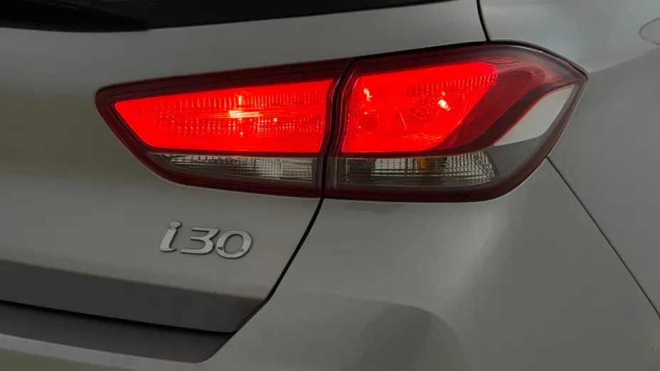 HYUNDAI i30 i30 1.0 T-GDI Modern