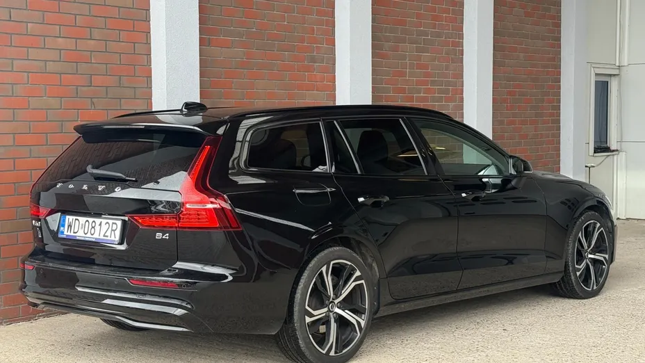 VOLVO V60 V60 B4 B Plus Dark aut