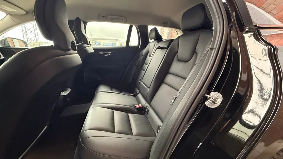 VOLVO V60 V60 B4 B Plus Dark aut