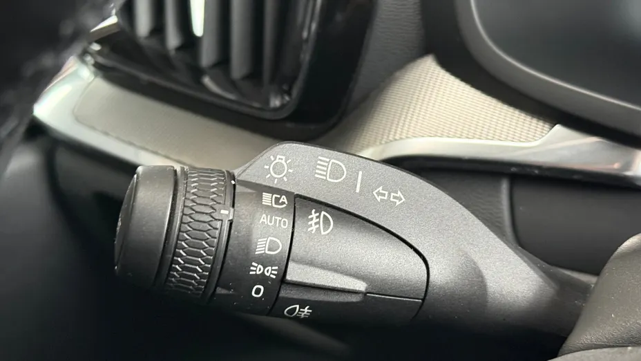 VOLVO V60 V60 B4 B Plus Dark aut