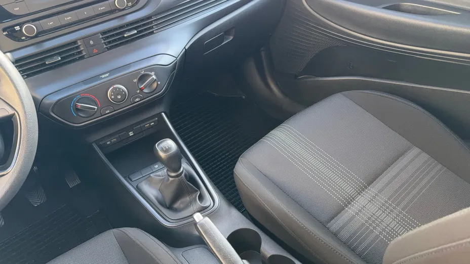 HYUNDAI i20 i20 1.2 Pure