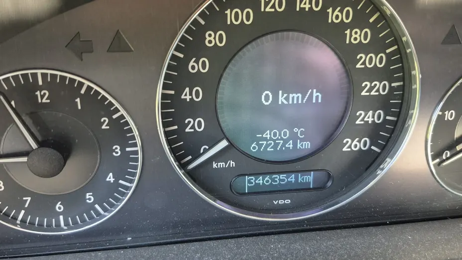MERCEDES-BENZ E Klasa E 270 T CDI Classic