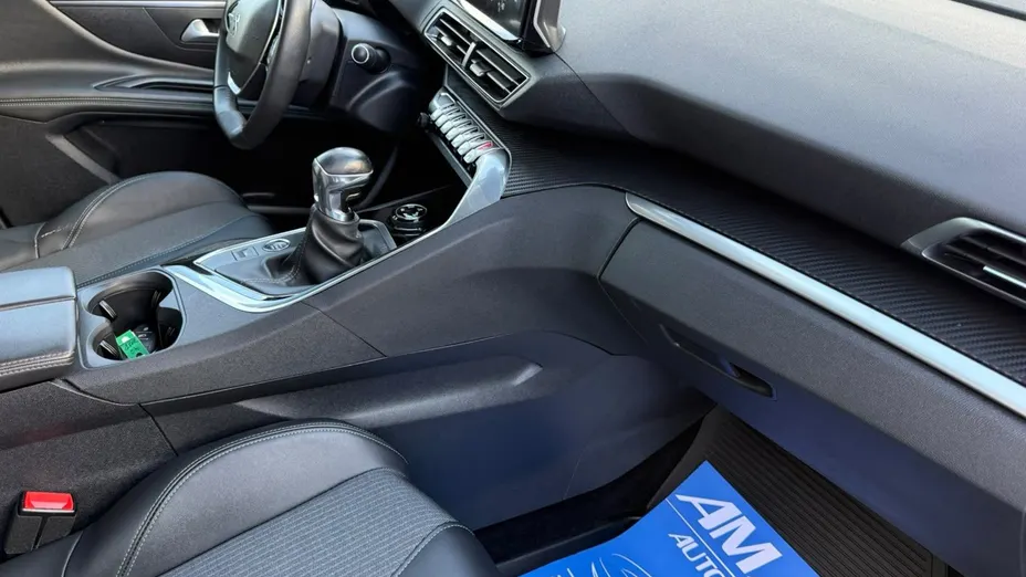 PEUGEOT 3008 -