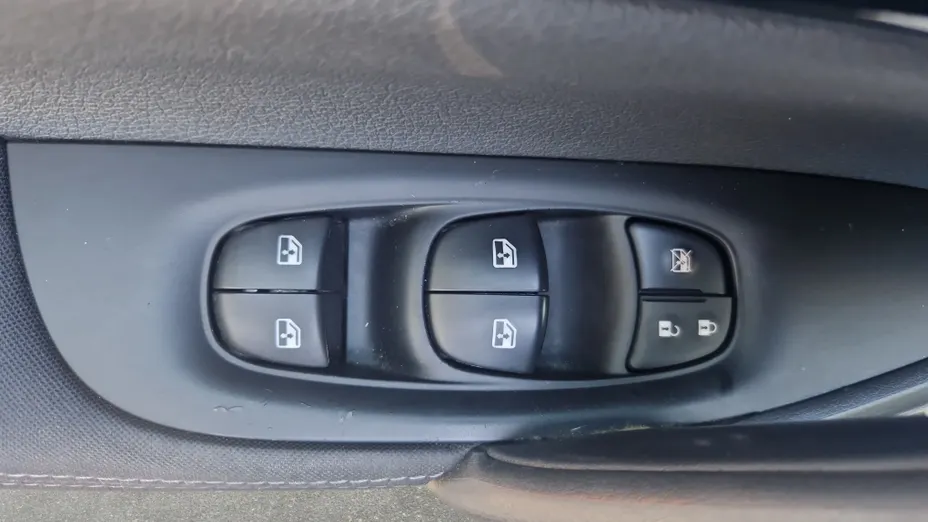 NISSAN Qashqai Qashqai 1.3 DIG-T N-Connecta DCT
