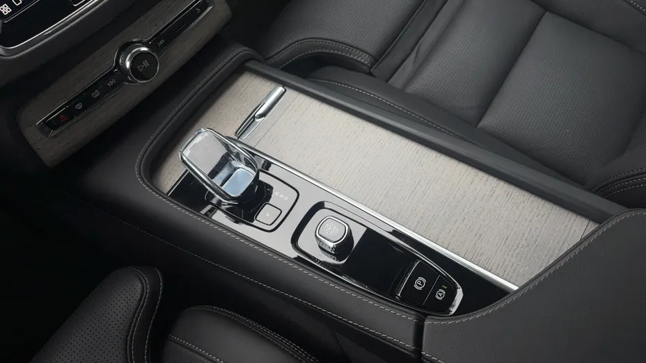 VOLVO XC90 XC90 T8 AWD Plug-In Hybrid Plus Dark 7os aut