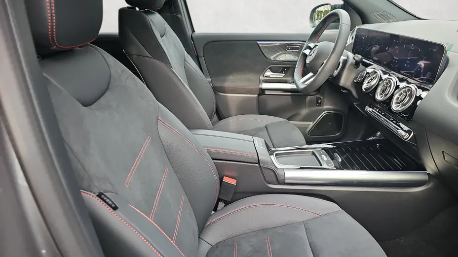 MERCEDES-BENZ GLA GLA 200 AMG Line Nowy