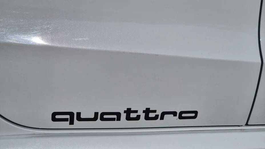 AUDI S1 -