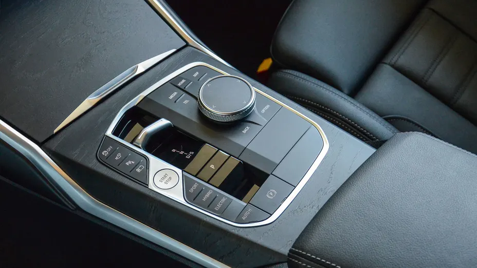 BMW Seria 3 330e xDrive M Sport sport-aut