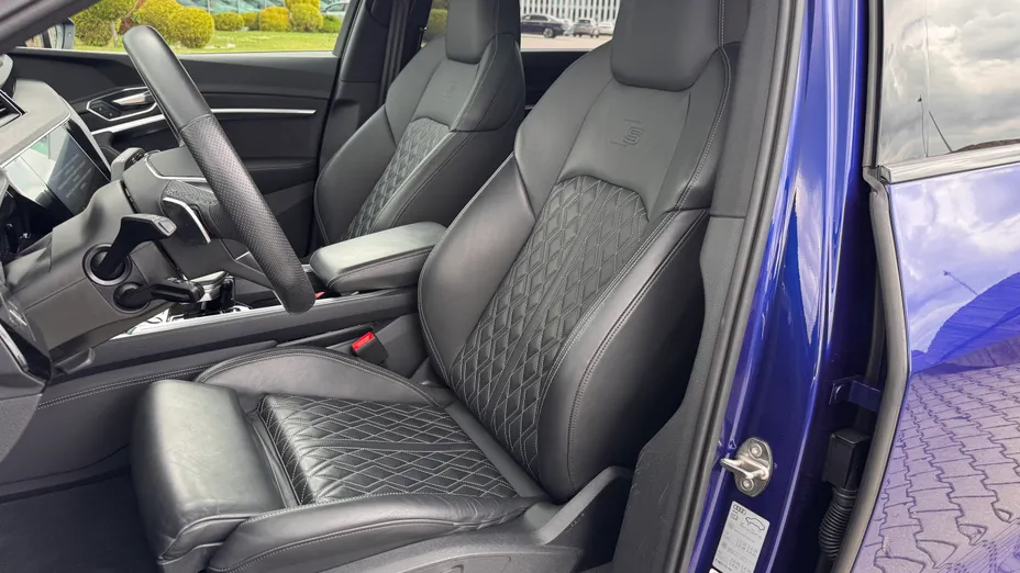 AUDI SQ8 e-tron -