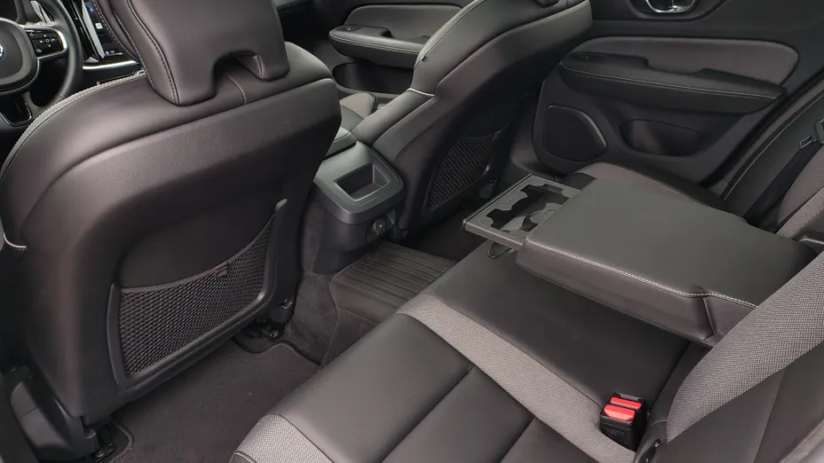 VOLVO V60 V60 B4 D Plus Dark aut