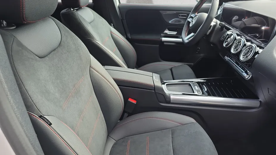 MERCEDES-BENZ GLA GLA 200 AMG Line Nowy