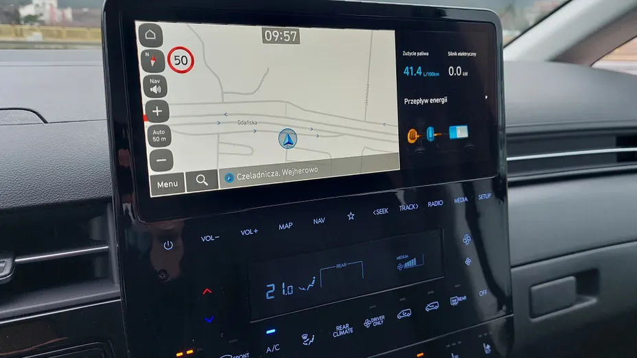 HYUNDAI Staria Staria 1.6 T-GDI HEV Luxury aut Nowy