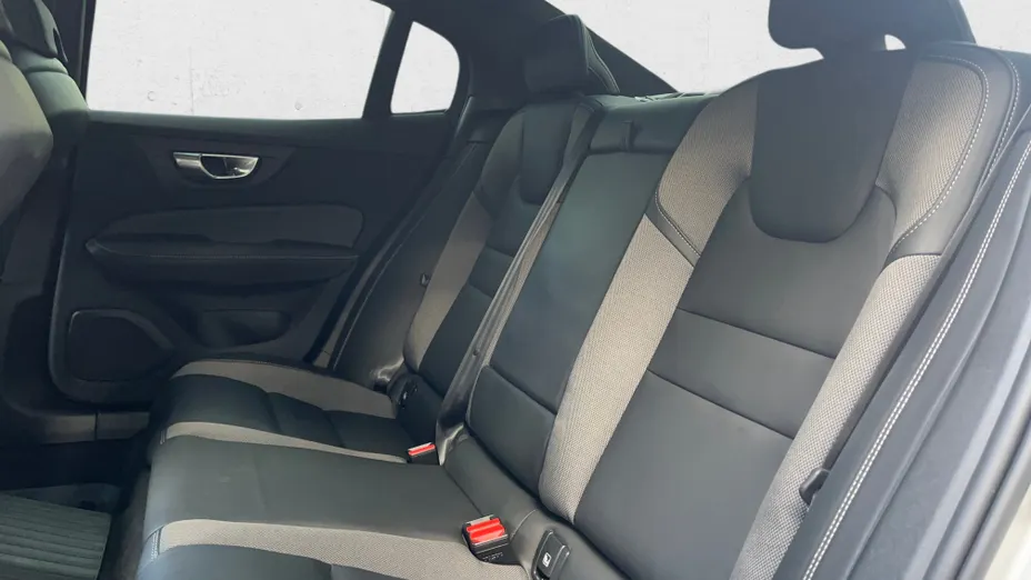 VOLVO XC60 XC60 T6 Plug-In Hybrid AWD Plus Dark aut