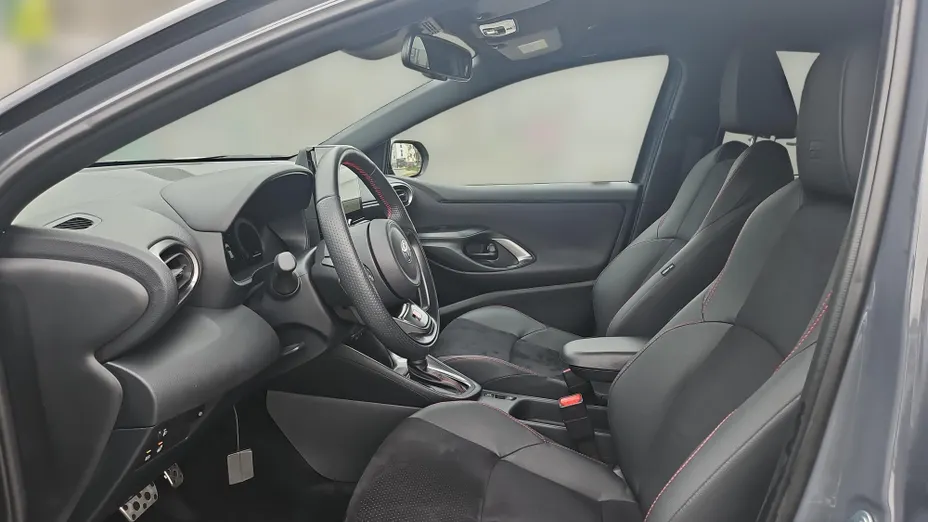 TOYOTA Yaris Yaris Hybrid 1.5 GR Sport