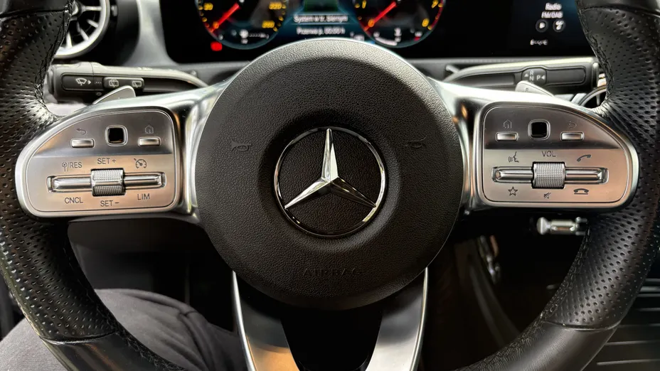 MERCEDES-BENZ A Klasa A 180 7G-DCT AMG Line