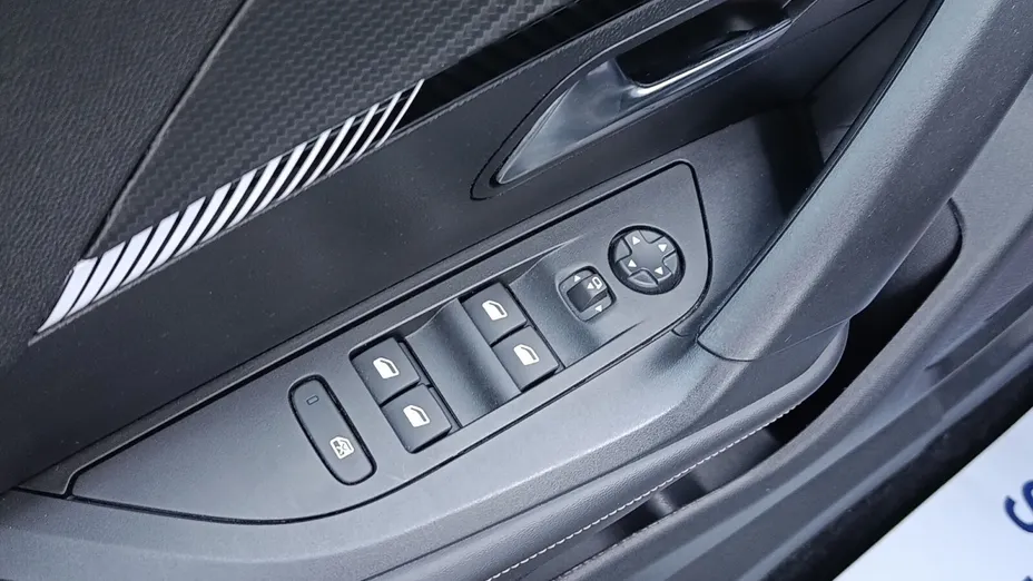 PEUGEOT 2008 2008 PureTech 130 Allure S&S EAT8