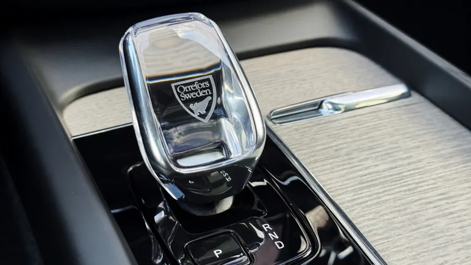 VOLVO XC60 XC60 T6 Plug-In Hybrid AWD Ultra Bright aut