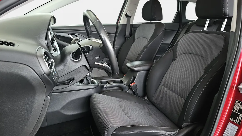 HYUNDAI i30 i30 1.5 DPI Classic +