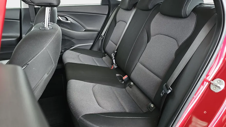 HYUNDAI i30 i30 1.5 DPI Classic +