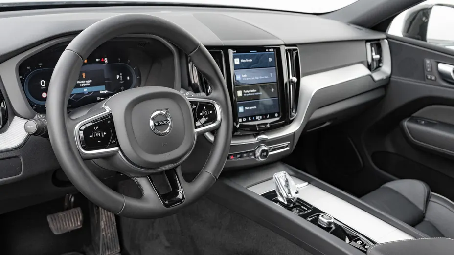 VOLVO XC60 XC60 B4 D AWD Plus Dark aut