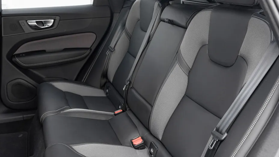 VOLVO XC60 XC60 B4 D AWD Plus Dark aut