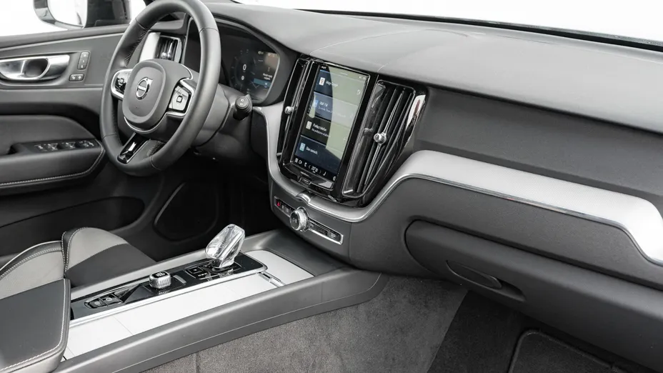 VOLVO XC60 XC60 B4 D AWD Plus Dark aut