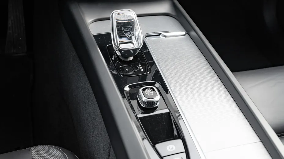 VOLVO XC60 XC60 B4 D AWD Plus Dark aut