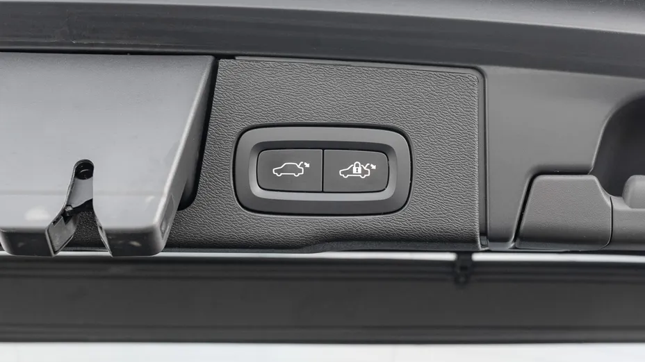 VOLVO XC60 XC60 B4 D AWD Plus Dark aut