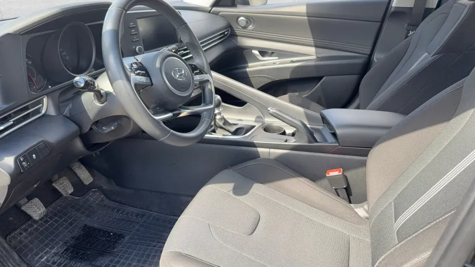 HYUNDAI Elantra Elantra 1.6 Modern
