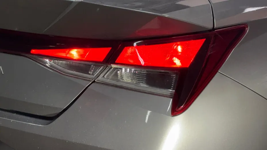 HYUNDAI Elantra Elantra 1.6 Modern