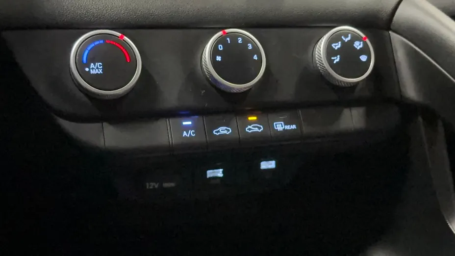 HYUNDAI Elantra Elantra 1.6 Modern