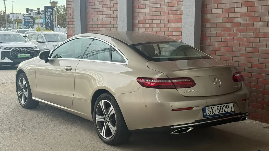 MERCEDES-BENZ E Klasa E 220 d Coupe 4-Matic 9G-TRONIC