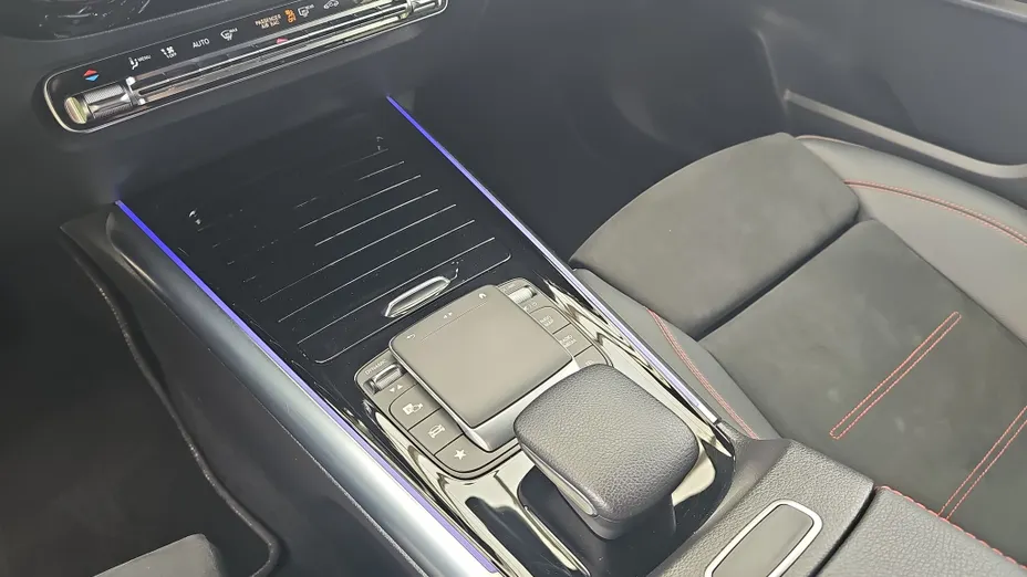 MERCEDES-BENZ EQA EQA 250 66.5kWh AMG Line