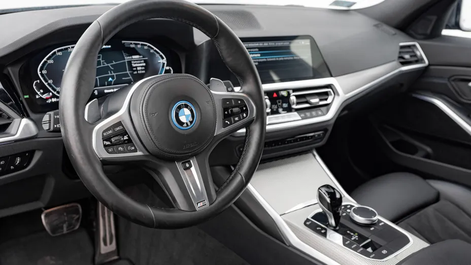 BMW Seria 3 330e xDrive M Sport sport-aut