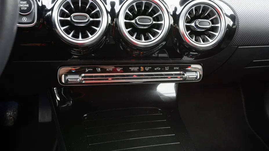 MERCEDES-BENZ A Klasa A 200 d Progressive 8G-DCT