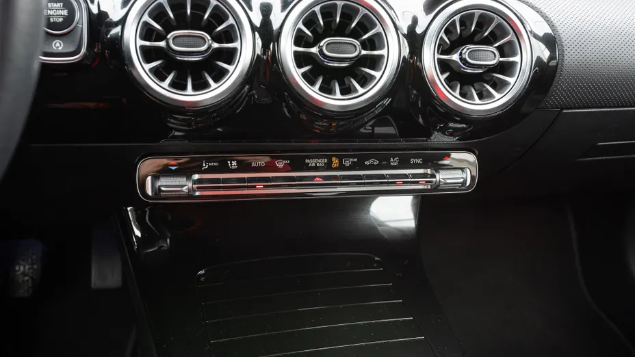 MERCEDES-BENZ A Klasa A 200 d Progressive 8G-DCT