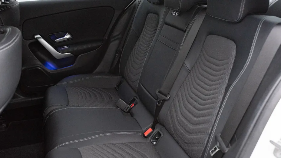 MERCEDES-BENZ A Klasa A 200 d Progressive 8G-DCT